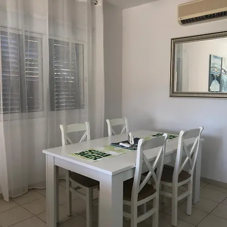 Limnaria Gardens - Modern Sunny 2 Bed Appartement *