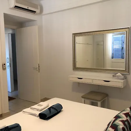 Limnaria Gardens - Modern Sunny 2 Bed Appartement Paphos