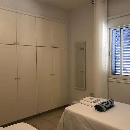 Limnaria Gardens - Modern Sunny 2 Bed