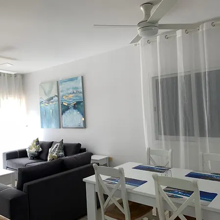Limnaria Gardens - Modern Sunny 2 Bed Appartement *