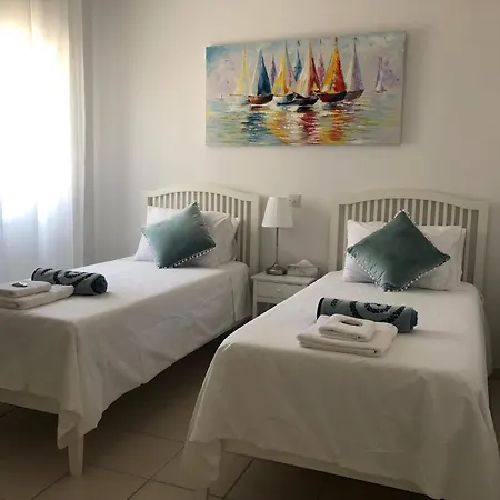 Limnaria Gardens - Modern Sunny 2 Bed Appartement Paphos