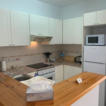 Limnaria Gardens - Modern Sunny 2 Bed Apartment