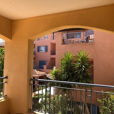 Limnaria Gardens - Modern Sunny 2 Bed Apartment