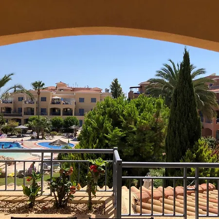 Limnaria Gardens - Modern Sunny 2 Bed * Paphos