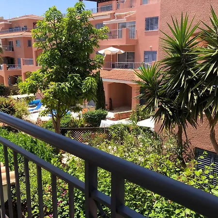 Limnaria Gardens - Modern Sunny 2 Bed Paphos
